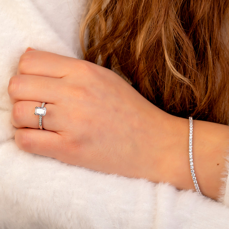 Diamora Ring